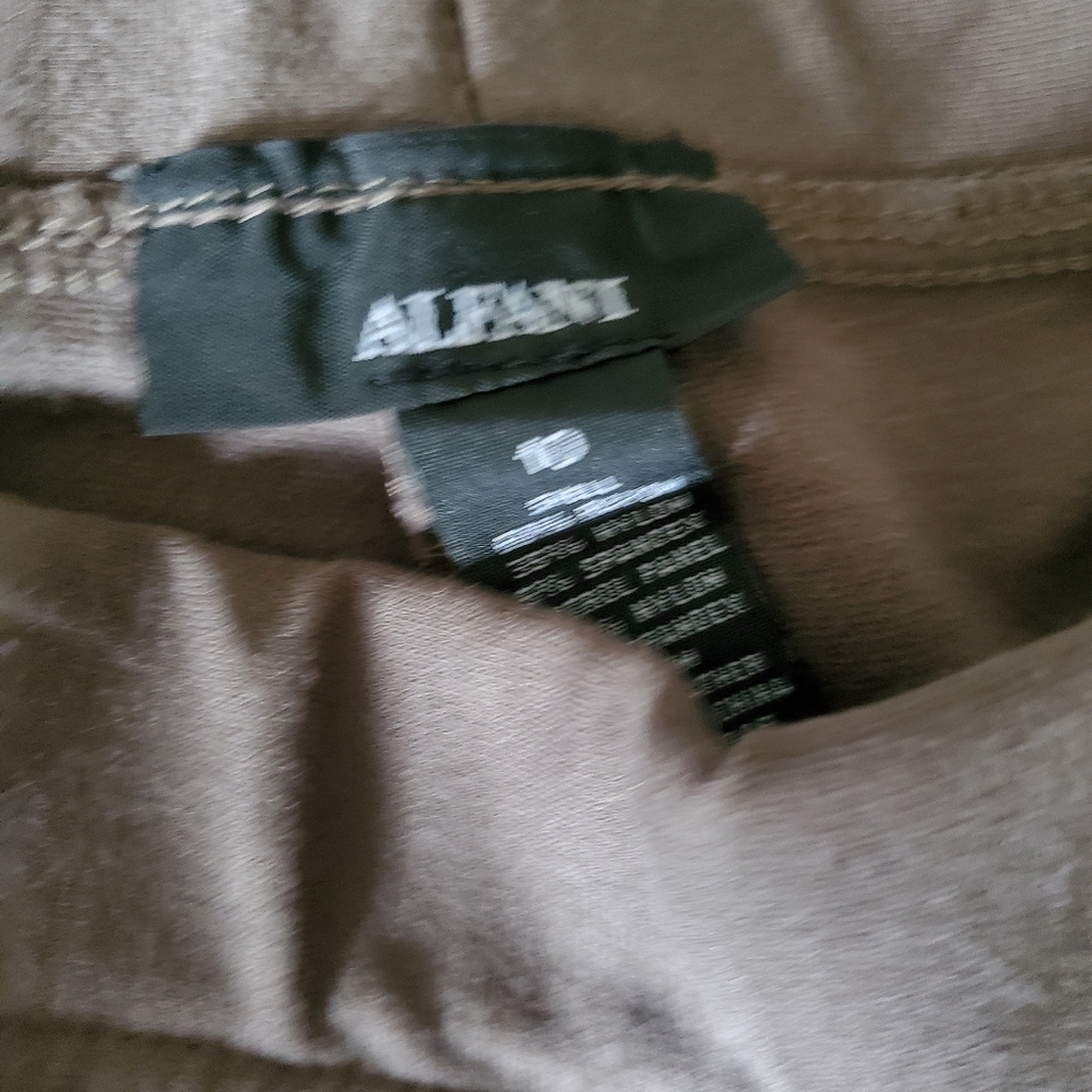 Pants - Picture 3 of 4